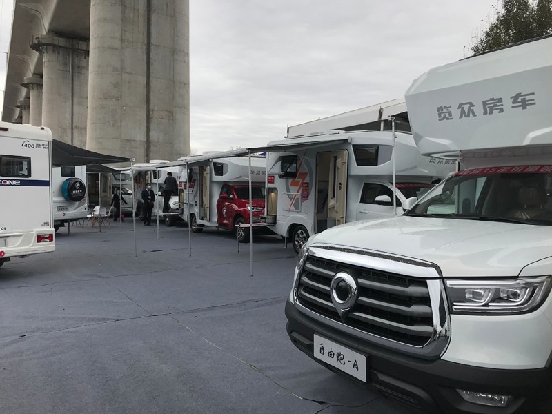 炮營集合，連看自由炮房車